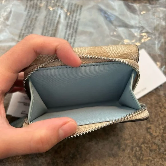 Coach compact wallet - Picture 4 of 9